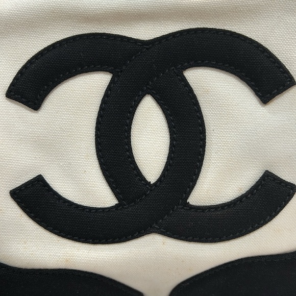 Chanel marshmallow bag - Picture 3 of 12